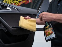 Очищувач для шкіри і вініла Meguiar's G18516 Gold Class ™ Leather & Vinyl Cleaner, 473 мл - Фото 4