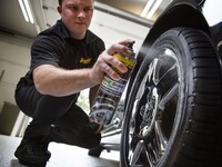 Спрей для чорніння шин аерозольний Meguiar's G190315 Ultimate Insane Shine ™ Tire Coating, 425 г - Фото 4