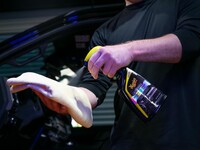 Засіб для догляду за салоном Meguiar's G220216 Ultimate Insane Shine Protectant, 473 мл - Фото 3