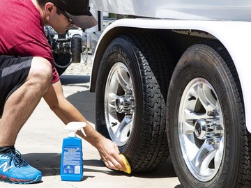 Очищувач і кондиціонер для вінілу і гуми Meguiar's M5716 Marine / RV Vinyl & Rubber Cleaner & Protectant Spray, 473 мл