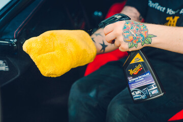 Рукавиця мікрофіброва для догляду за салоном Meguiar's X1804EU Detailing Mitt