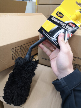 Щітка мікрофіброва для дисків Meguiar's X190700EU Meguiar`s Supreme Microfibre Angled Wheel Cleaning Brush 