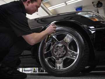 Спрей для чорніння шин аерозольний Meguiar's G190315 Ultimate Insane Shine ™ Tire Coating, 425 г